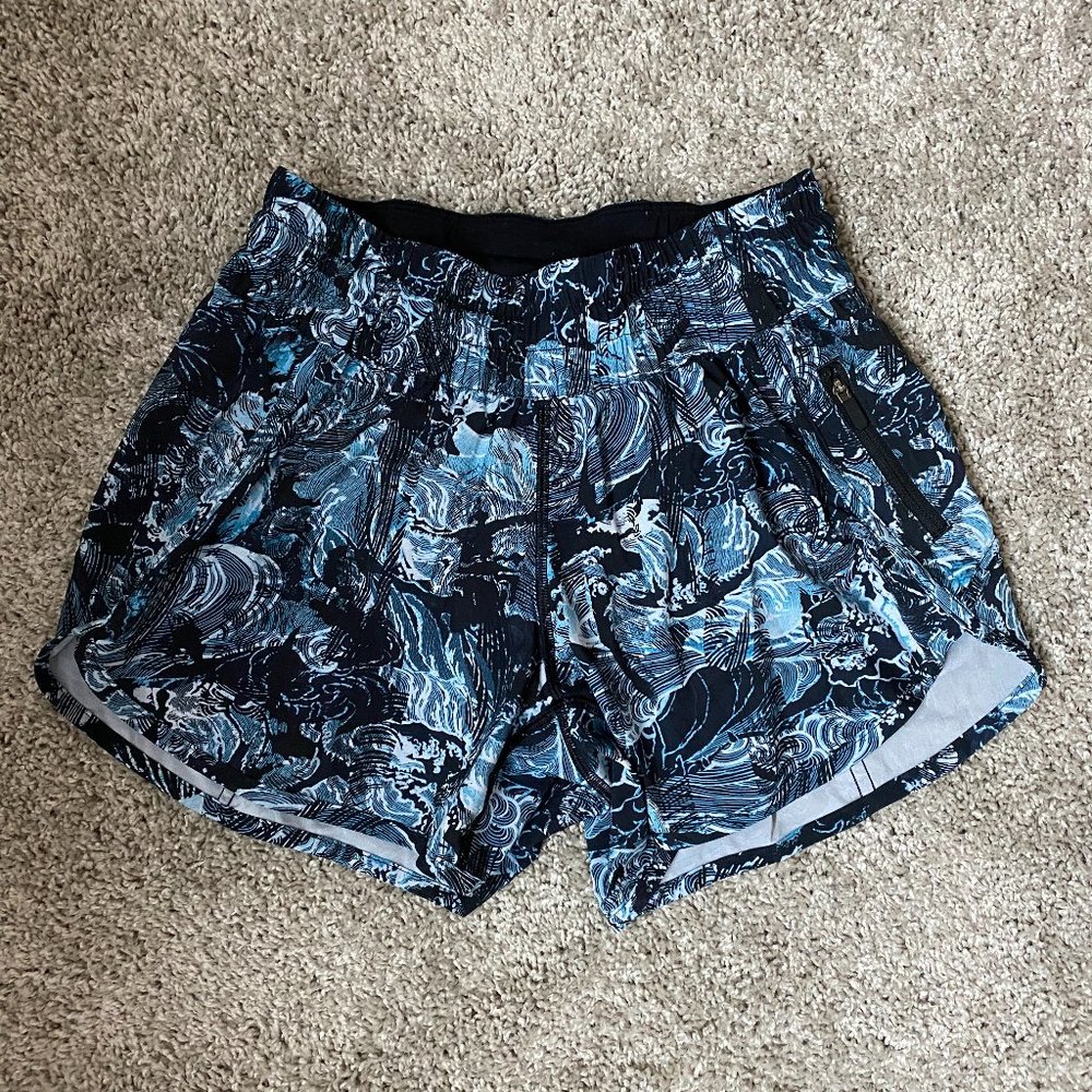 Lululemon Hotty Hot Low-Rise Lined Short 4"